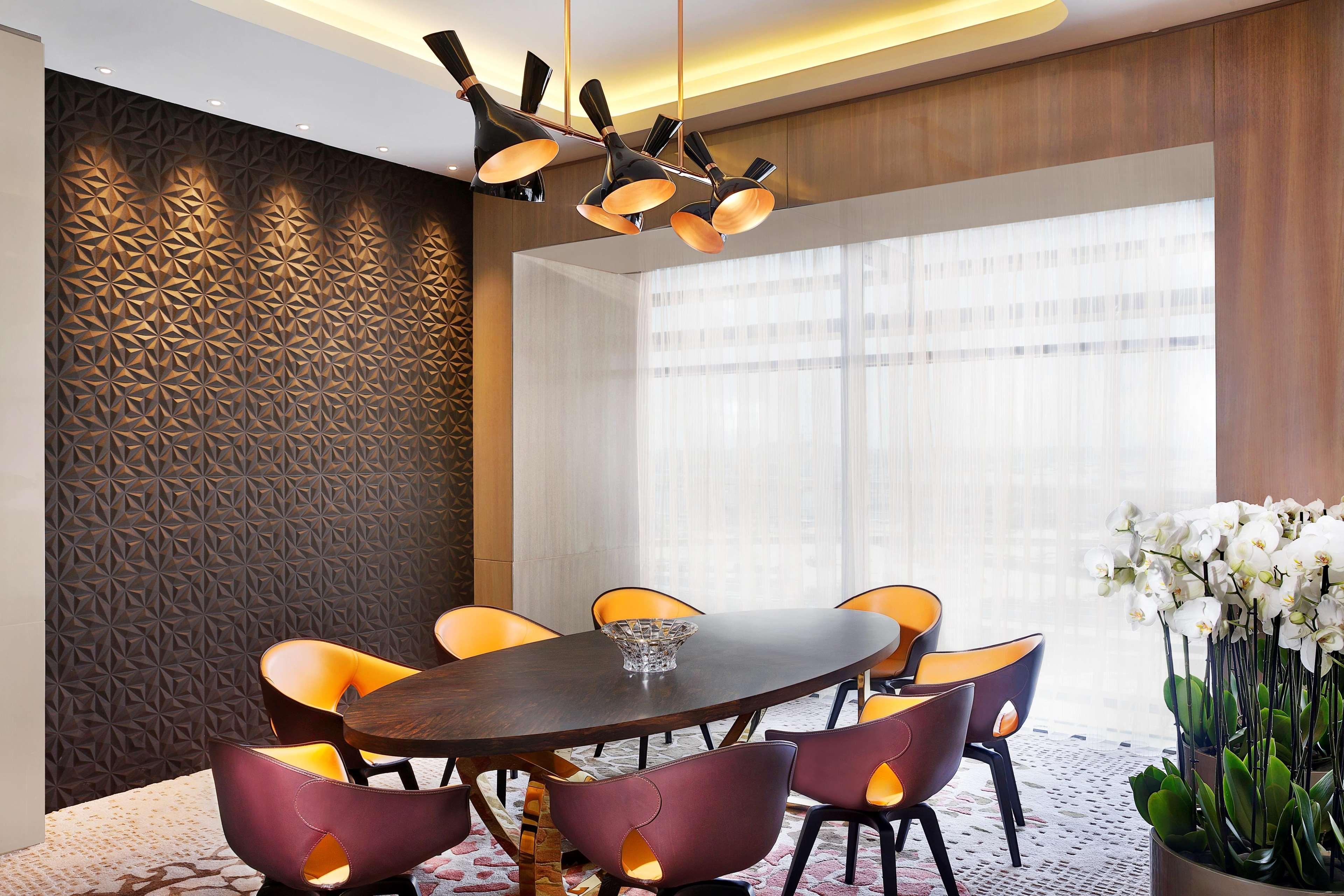 Alrayyan Hotel Doha, Curio Collection By Hilton Al Rayyan Exterior photo A dining room