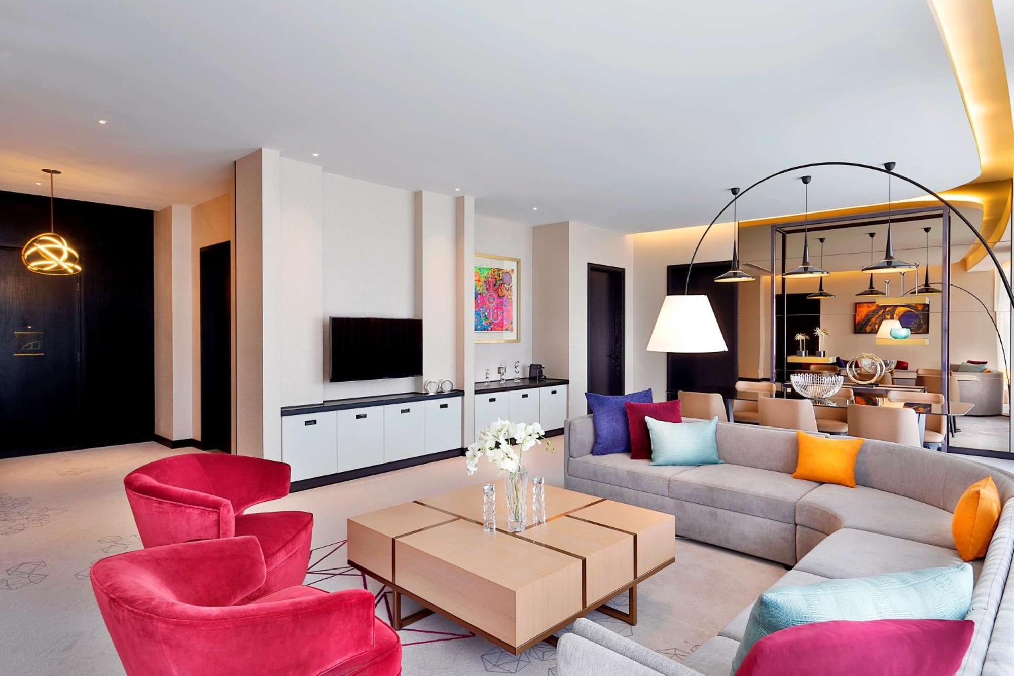 Alrayyan Hotel Doha, Curio Collection By Hilton Al Rayyan Exterior photo A suite at the W London